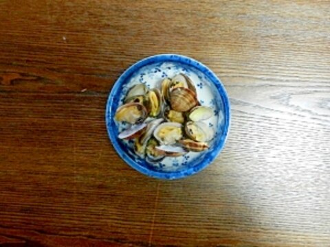 バター醤油風味のアサリの酒蒸し